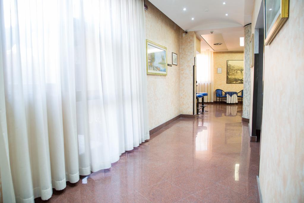 Hotel Santa Maura Rome Exterior photo